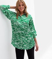New Look Tall Green Zebra Print Satin Oversized Shirt